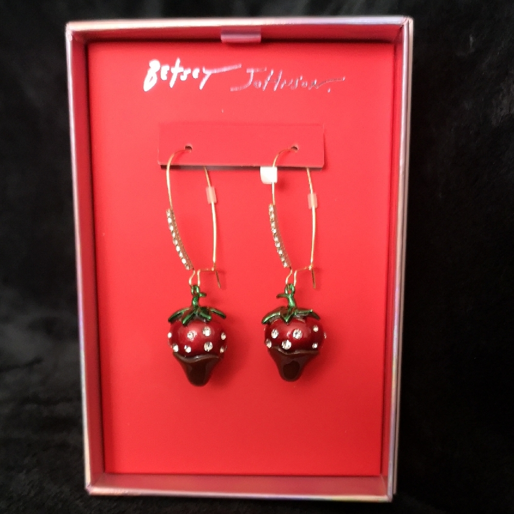 NWT Betsey Johnson Strawberries Dipped in Chocolate w Crystals Dangle Earrings